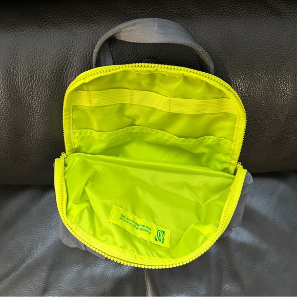 NWT Timbuk2 Spark Mini Pack (gray) - Picture 7 of 9